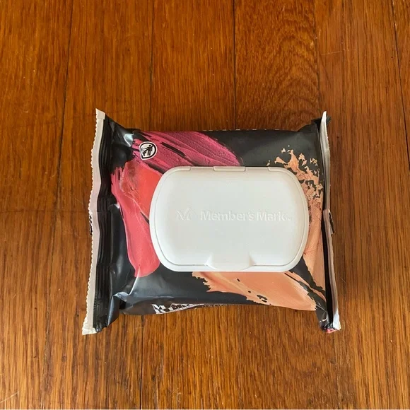 Makeup Remover Cleansing Towelettes - Picture 2 of 5